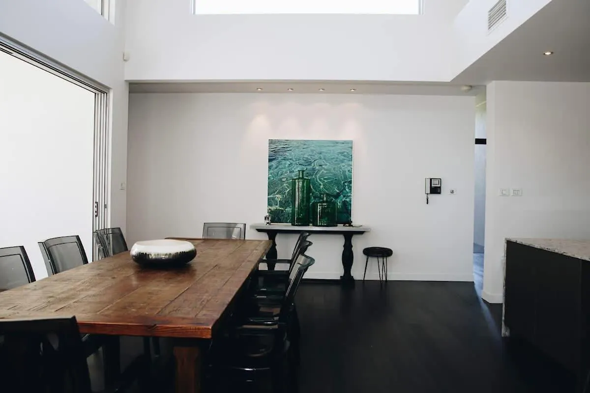 Lifestyle And Location On 'The Island' At Kawana Villa Parrearra Nyaraló