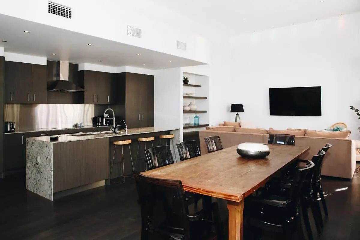 Lifestyle And Location On 'The Island' At Kawana Villa Parrearra