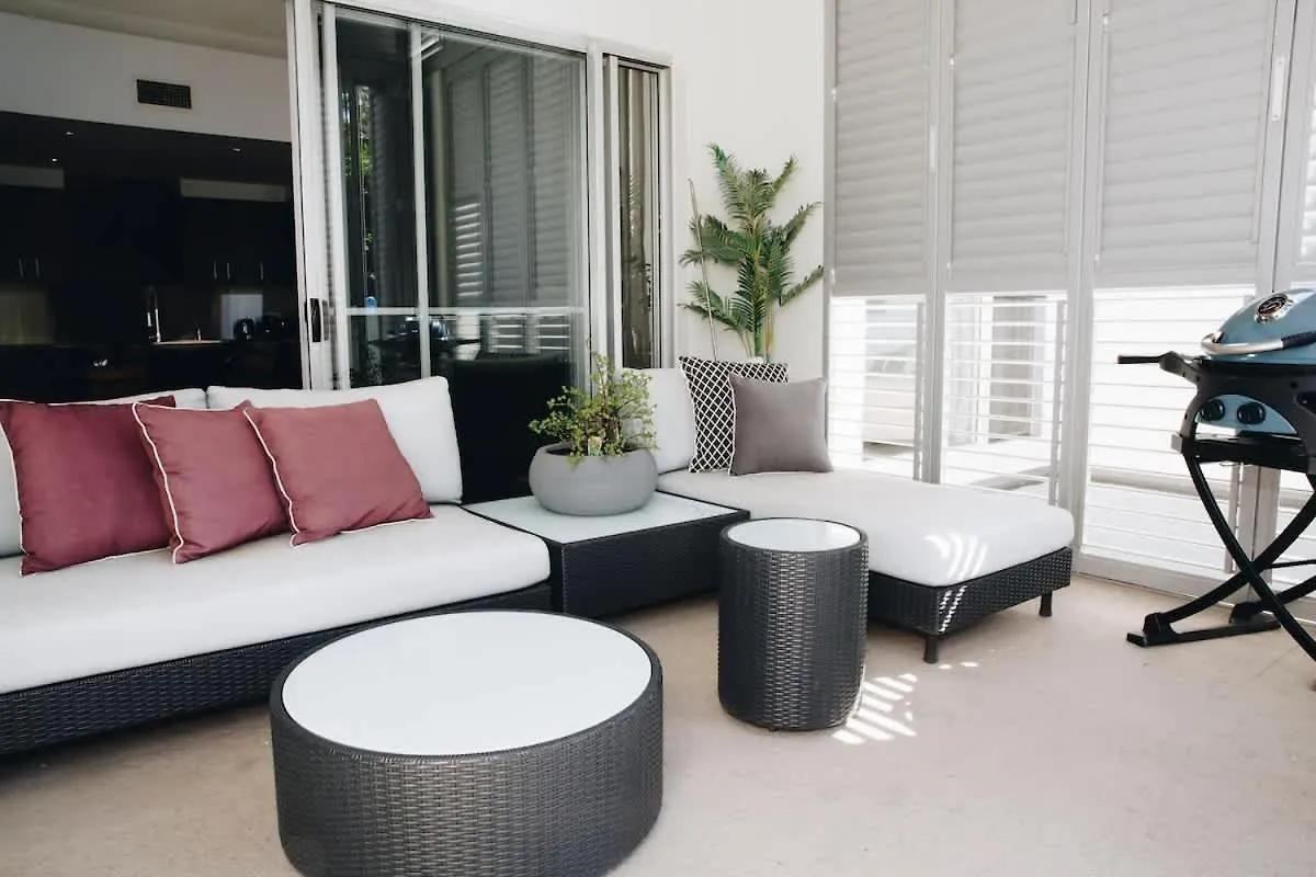 Lifestyle And Location On 'The Island' At Kawana Villa Parrearra Ausztrália