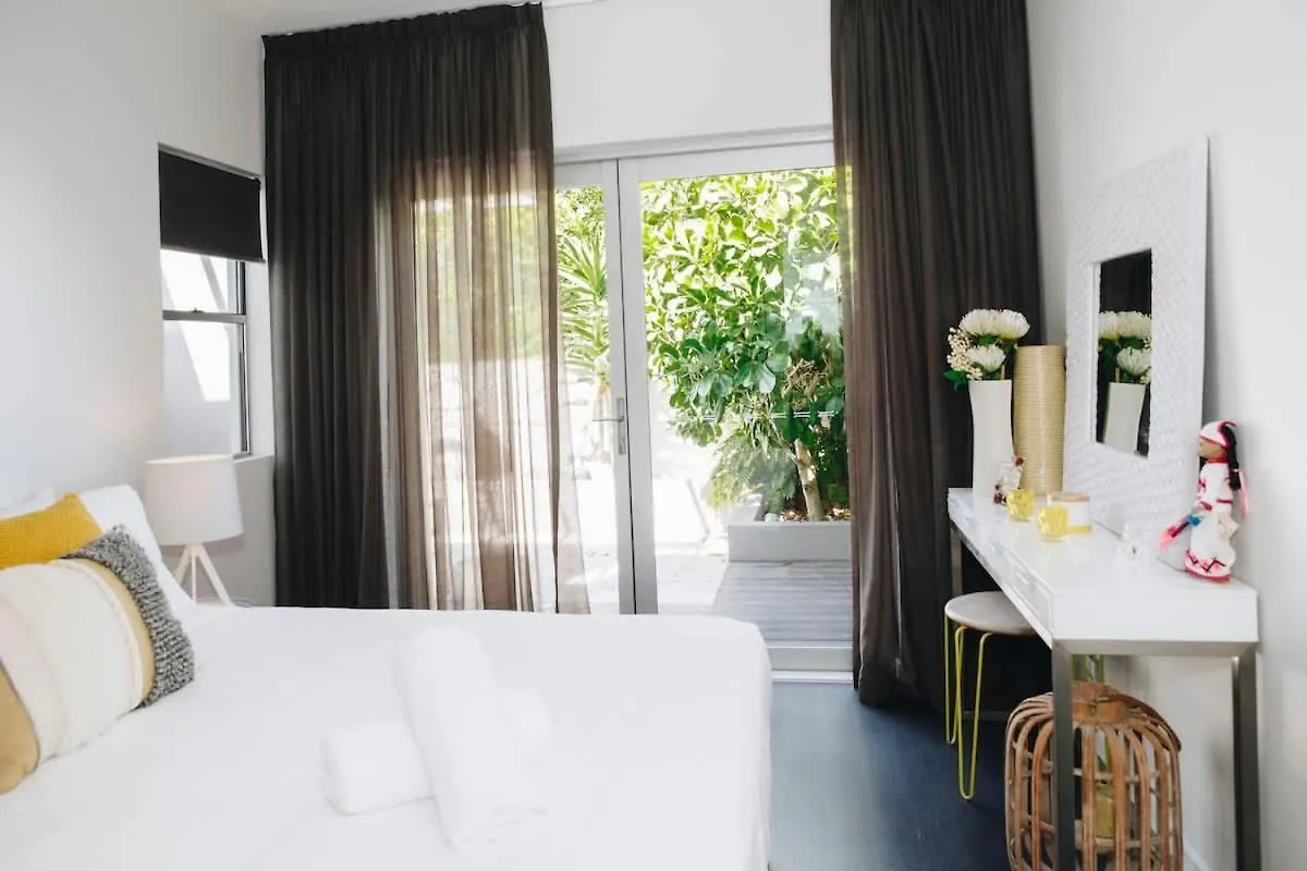 Lifestyle And Location On 'The Island' At Kawana Villa Parrearra Nyaraló